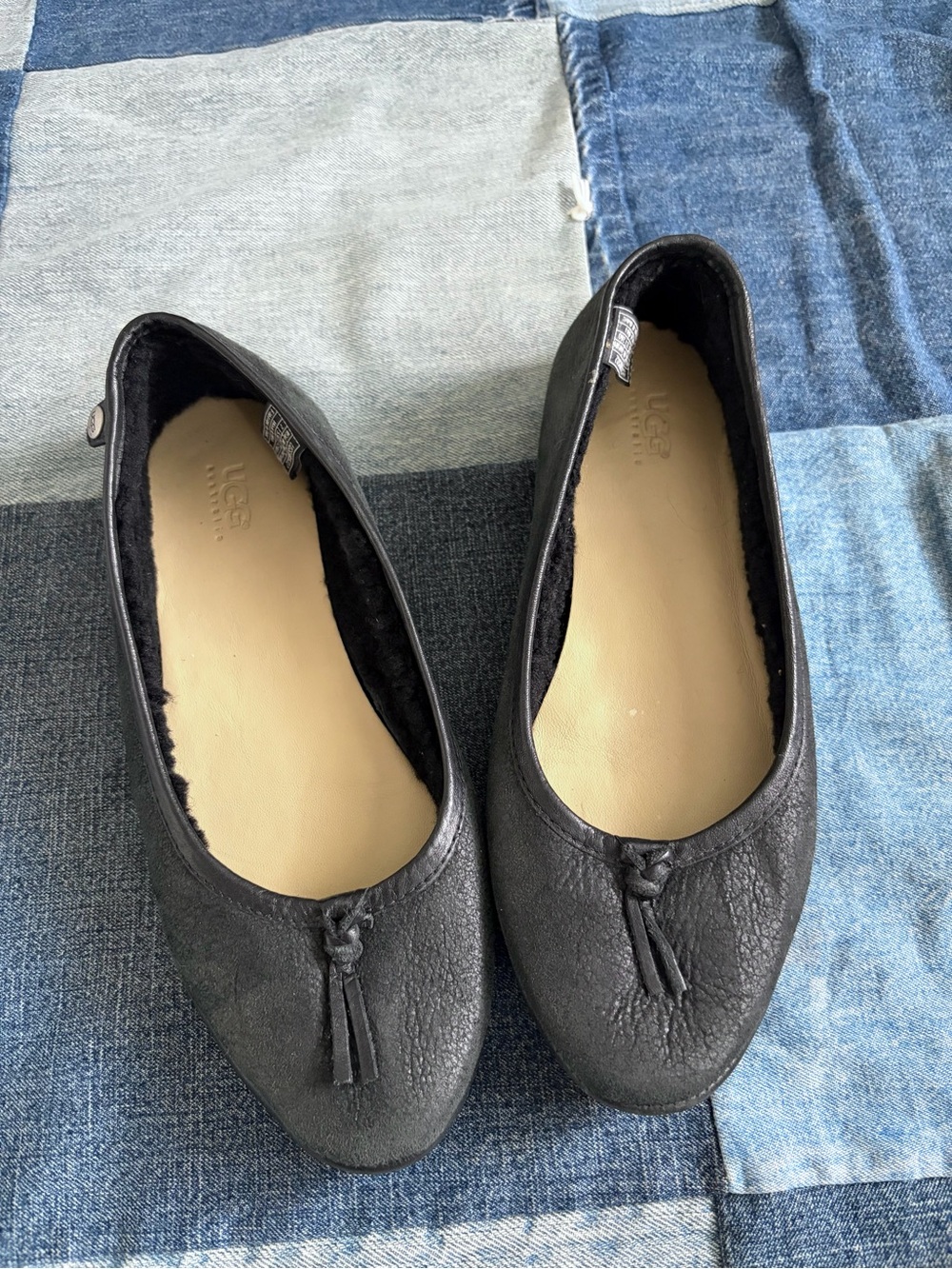 UGG Australia black leather ballet flats shearling Sherpa lined size 7
